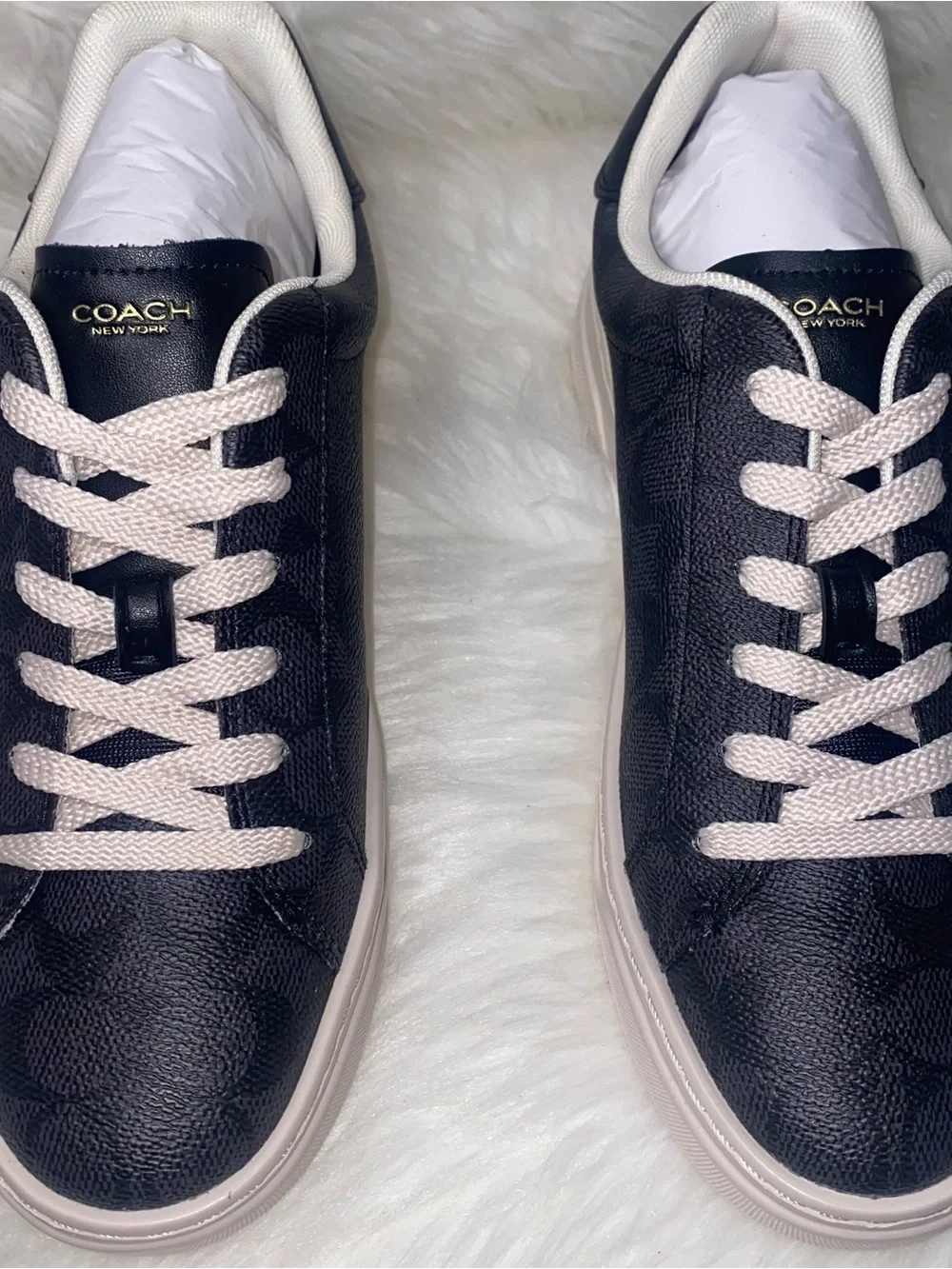 Coach Woman High Line Sneaker In Signature Canvas Size 9.5 New in box